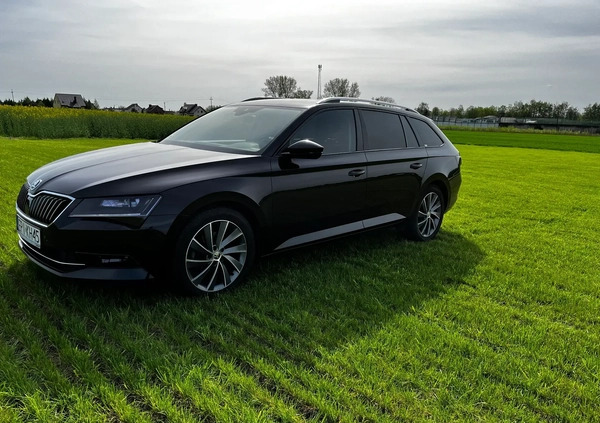 Skoda Superb cena 93000 przebieg: 162000, rok produkcji 2017 z Żory małe 191